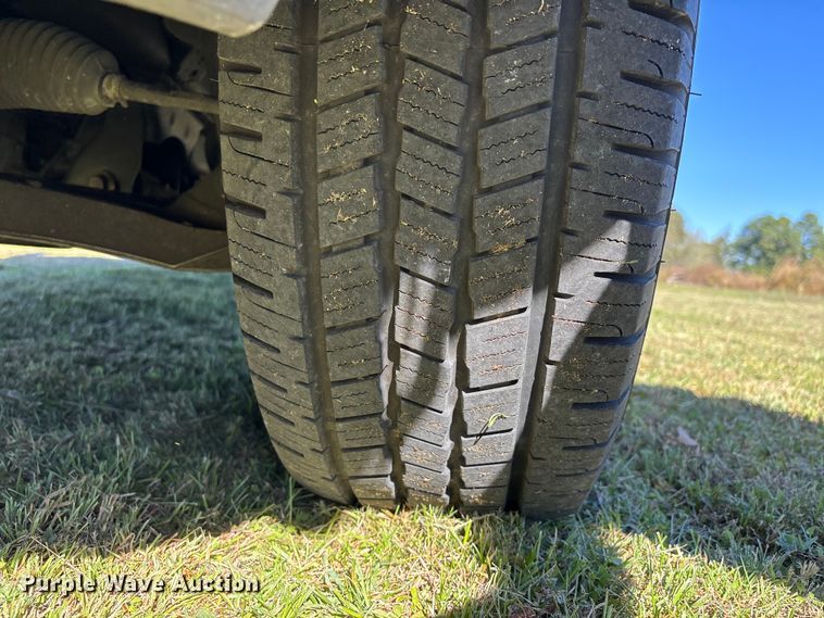 image for item EJ7682 2007 Ford F150 XL pickup truck