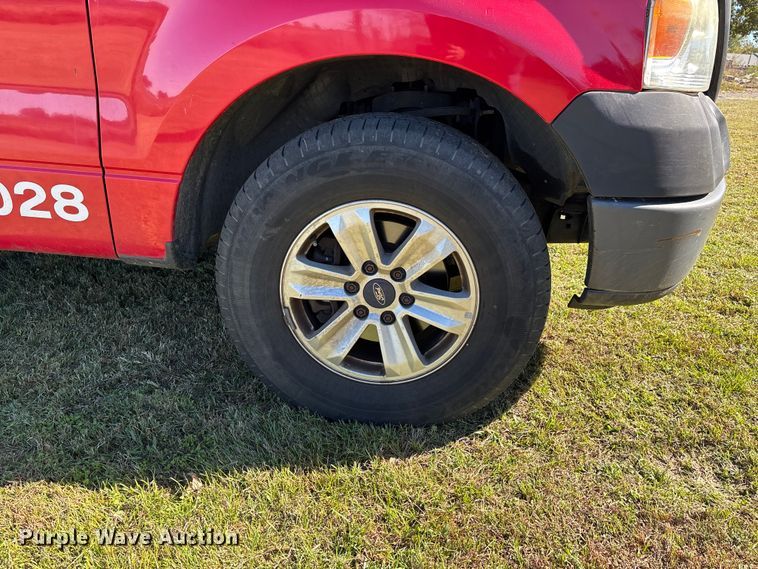 image for item EJ7682 2007 Ford F150 XL pickup truck