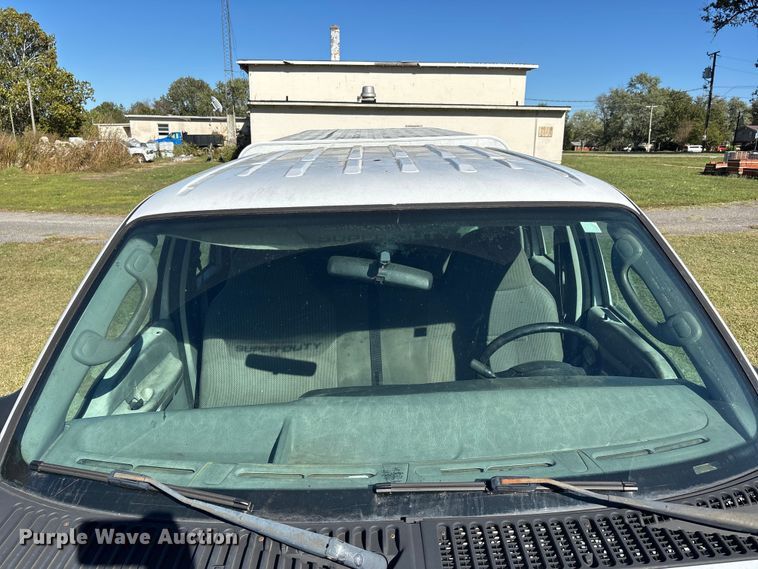 image for item EJ7683 2004 Ford F350 Super Duty XL Crew Cab pickup truck