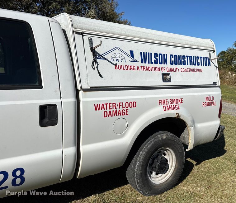 image for item EJ7683 2004 Ford F350 Super Duty XL Crew Cab pickup truck