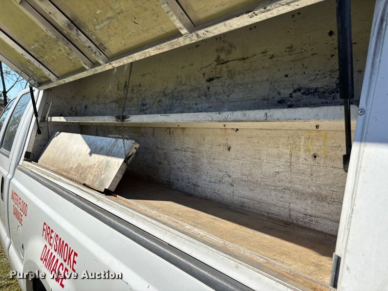 image for item EJ7683 2004 Ford F350 Super Duty XL Crew Cab pickup truck