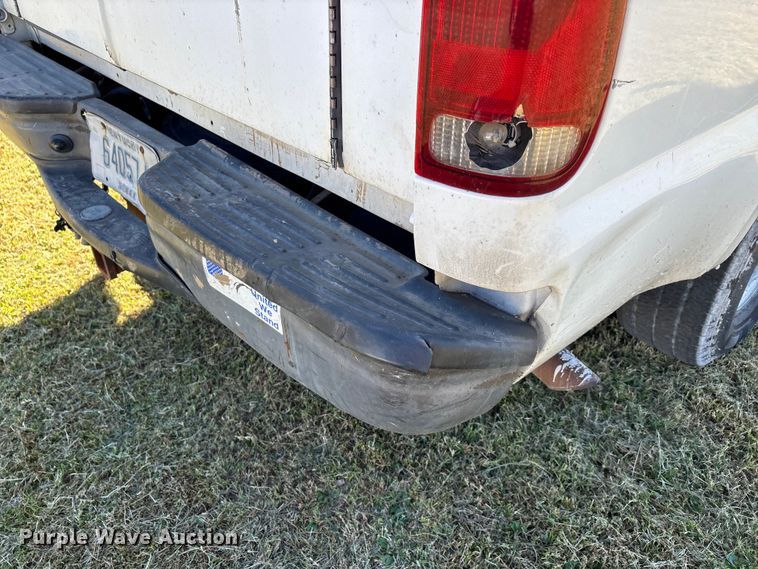 image for item EJ7683 2004 Ford F350 Super Duty XL Crew Cab pickup truck