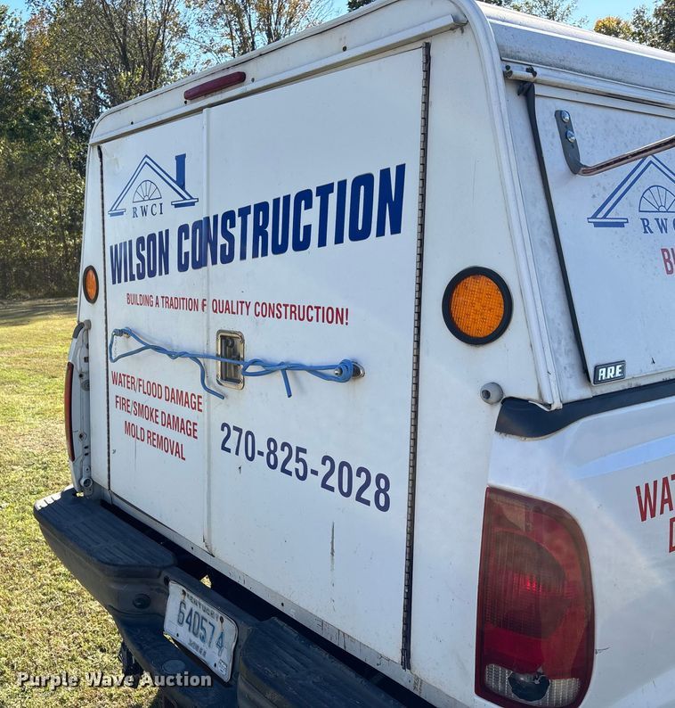 image for item EJ7683 2004 Ford F350 Super Duty XL Crew Cab pickup truck