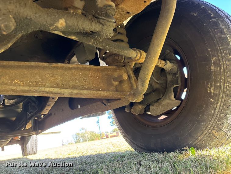 image for item EJ7683 2004 Ford F350 Super Duty XL Crew Cab pickup truck