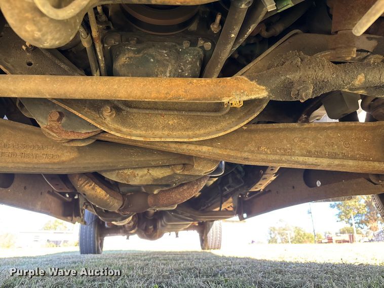 image for item EJ7683 2004 Ford F350 Super Duty XL Crew Cab pickup truck