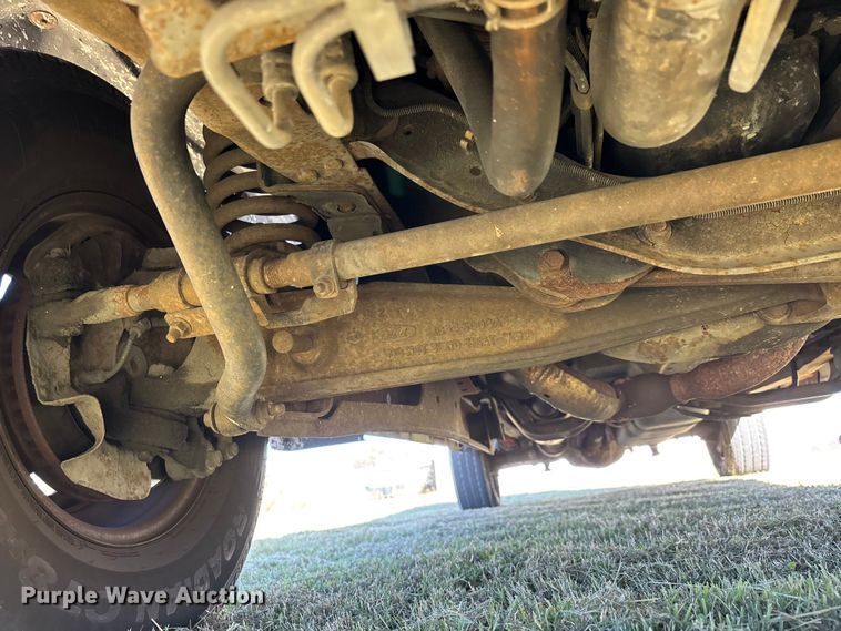 image for item EJ7683 2004 Ford F350 Super Duty XL Crew Cab pickup truck