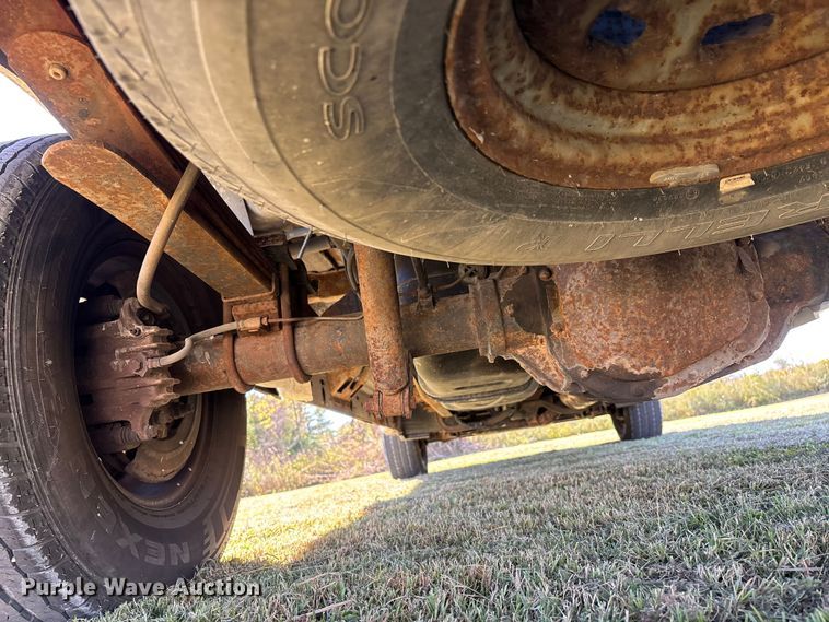 image for item EJ7683 2004 Ford F350 Super Duty XL Crew Cab pickup truck