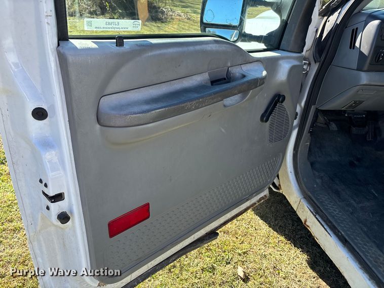 image for item EJ7683 2004 Ford F350 Super Duty XL Crew Cab pickup truck