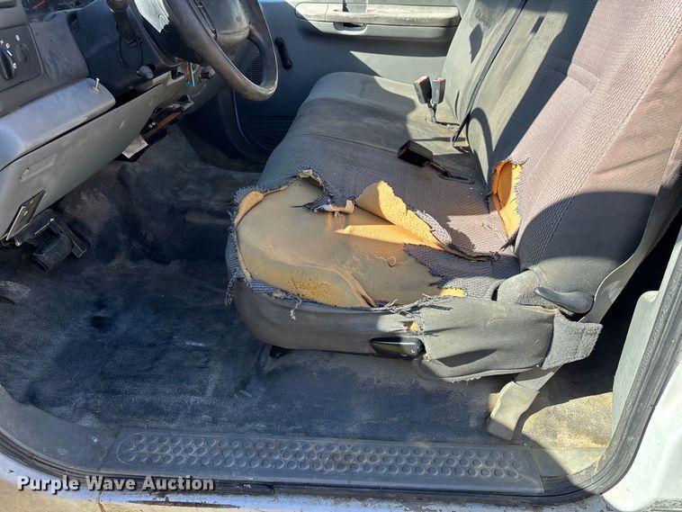 image for item EJ7683 2004 Ford F350 Super Duty XL Crew Cab pickup truck