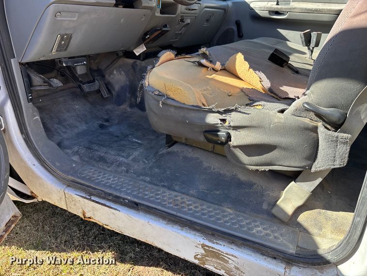 image for item EJ7683 2004 Ford F350 Super Duty XL Crew Cab pickup truck