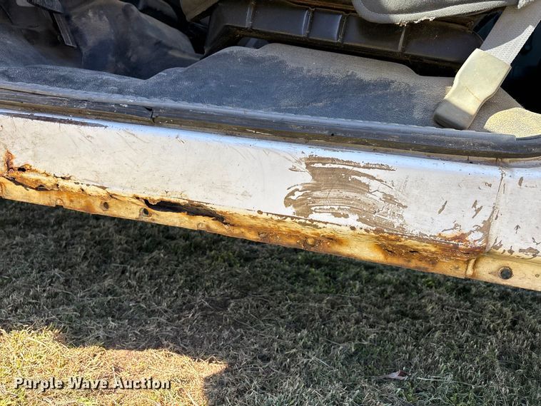 image for item EJ7683 2004 Ford F350 Super Duty XL Crew Cab pickup truck