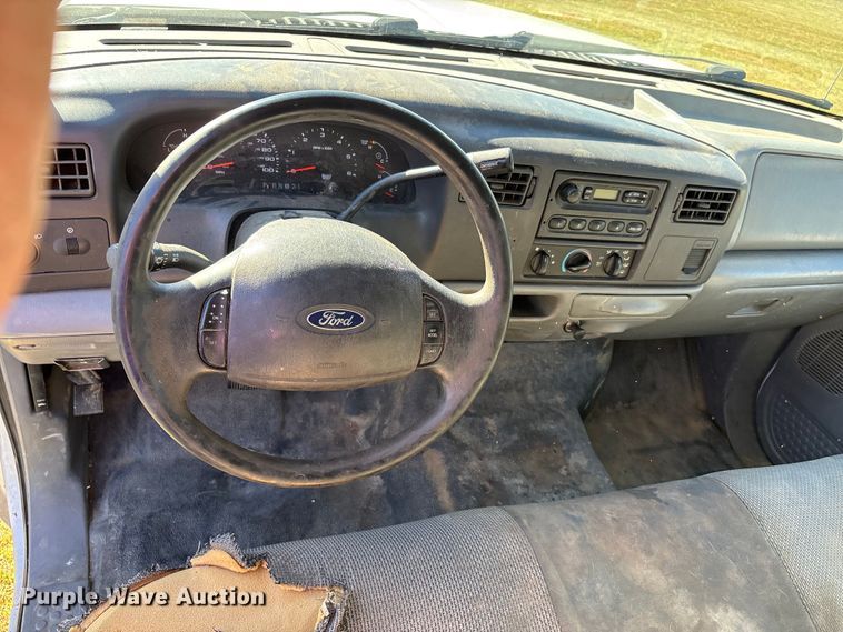 image for item EJ7683 2004 Ford F350 Super Duty XL Crew Cab pickup truck