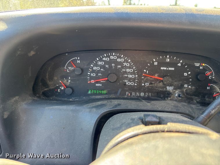 image for item EJ7683 2004 Ford F350 Super Duty XL Crew Cab pickup truck