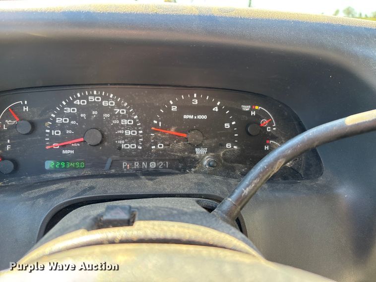 image for item EJ7683 2004 Ford F350 Super Duty XL Crew Cab pickup truck