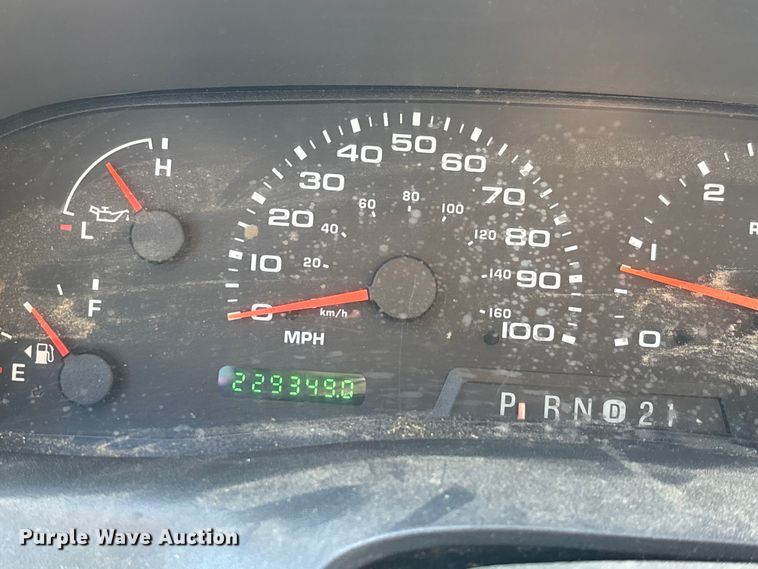 image for item EJ7683 2004 Ford F350 Super Duty XL Crew Cab pickup truck