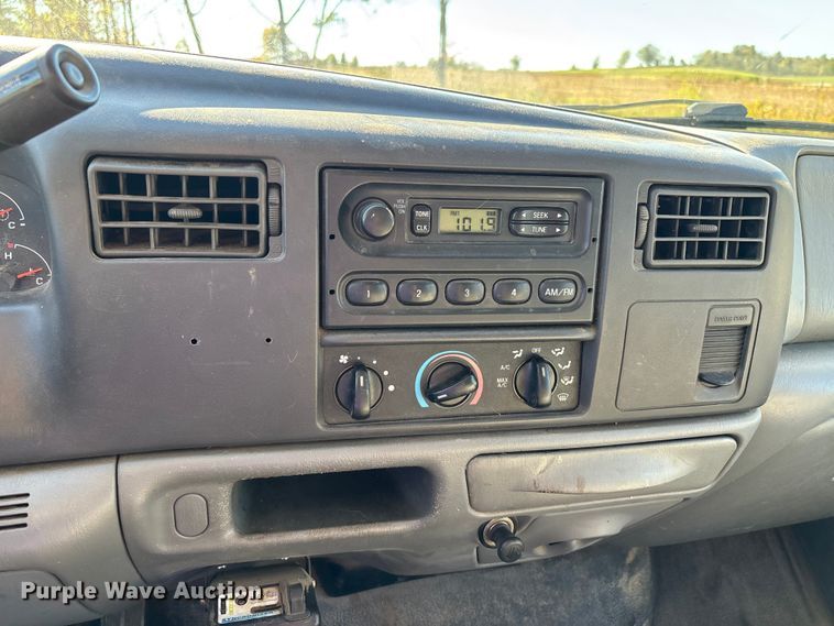 image for item EJ7683 2004 Ford F350 Super Duty XL Crew Cab pickup truck