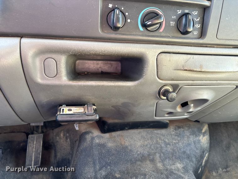 image for item EJ7683 2004 Ford F350 Super Duty XL Crew Cab pickup truck