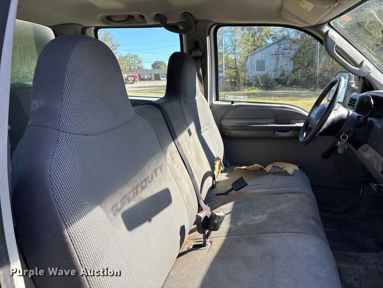 image for item EJ7683 2004 Ford F350 Super Duty XL Crew Cab pickup truck