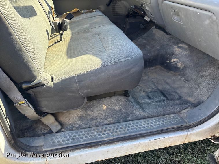 image for item EJ7683 2004 Ford F350 Super Duty XL Crew Cab pickup truck