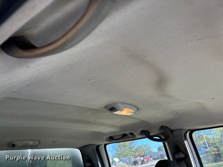 image for item EJ7683 2004 Ford F350 Super Duty XL Crew Cab pickup truck