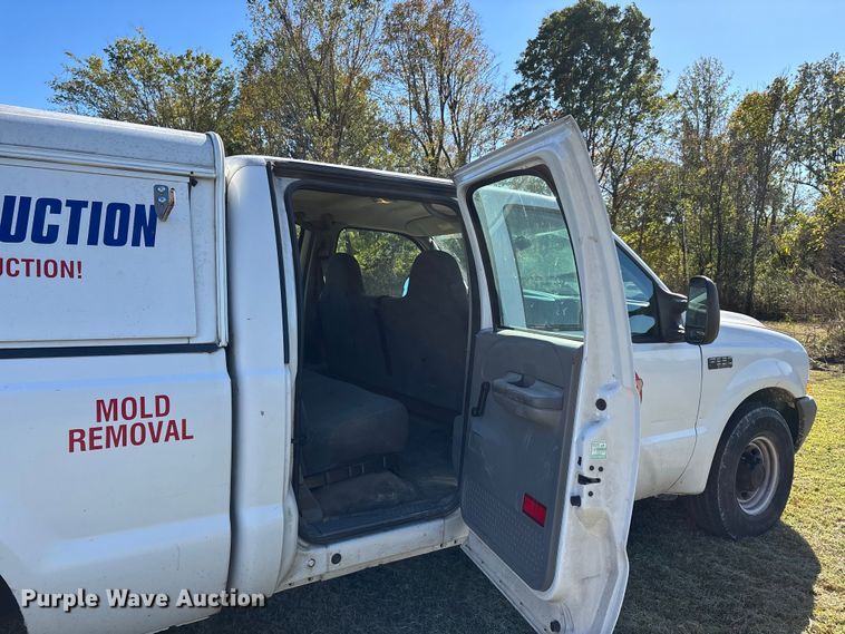 image for item EJ7683 2004 Ford F350 Super Duty XL Crew Cab pickup truck