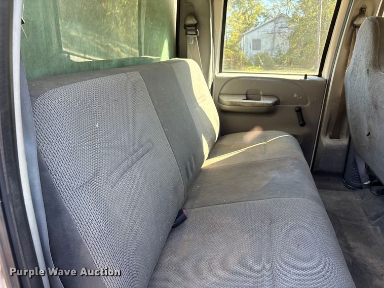 image for item EJ7683 2004 Ford F350 Super Duty XL Crew Cab pickup truck