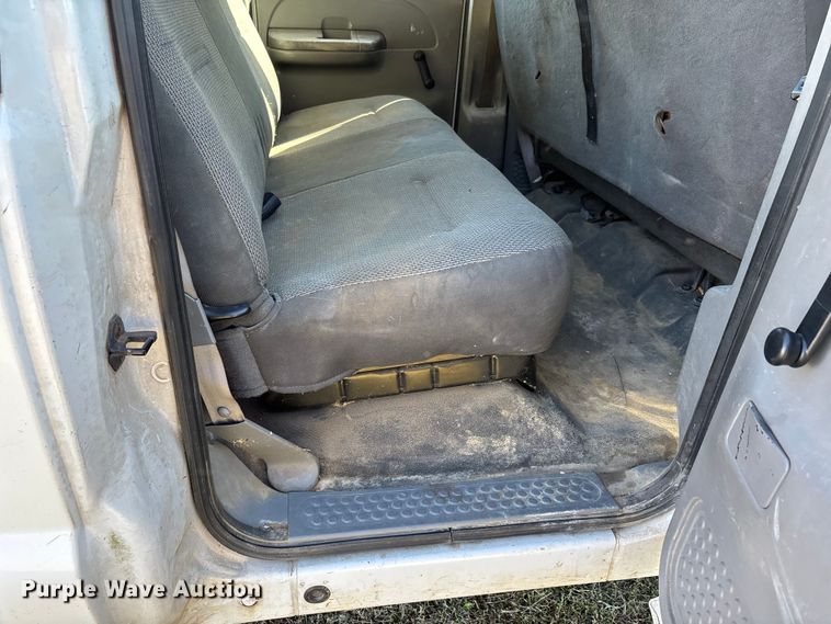 image for item EJ7683 2004 Ford F350 Super Duty XL Crew Cab pickup truck