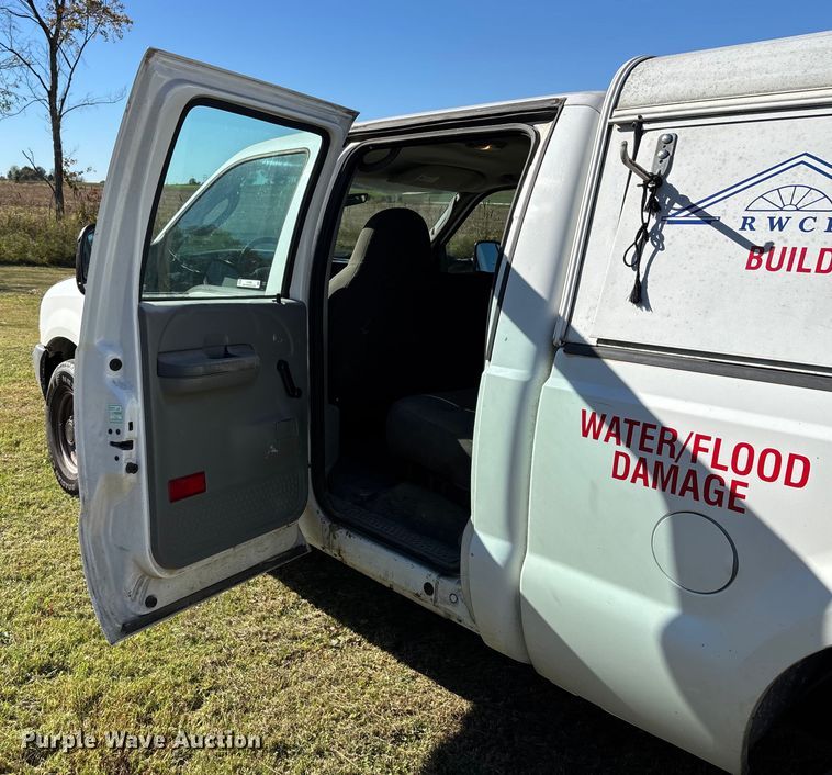 image for item EJ7683 2004 Ford F350 Super Duty XL Crew Cab pickup truck