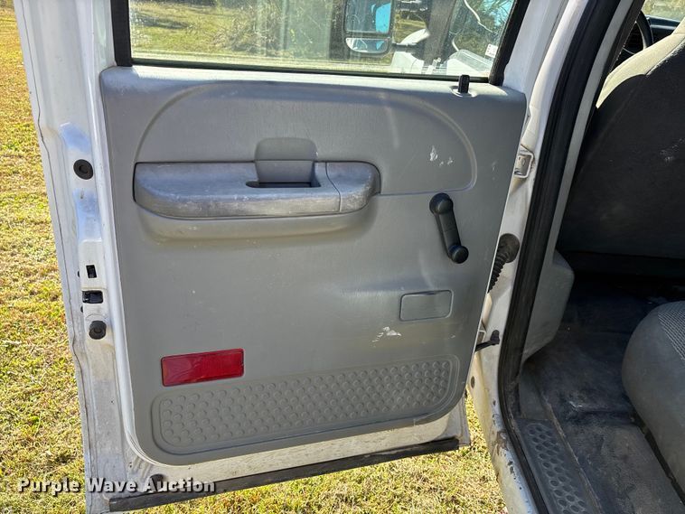 image for item EJ7683 2004 Ford F350 Super Duty XL Crew Cab pickup truck