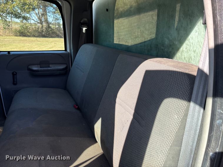 image for item EJ7683 2004 Ford F350 Super Duty XL Crew Cab pickup truck