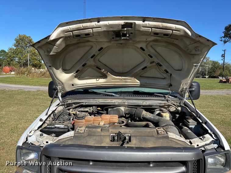 image for item EJ7683 2004 Ford F350 Super Duty XL Crew Cab pickup truck