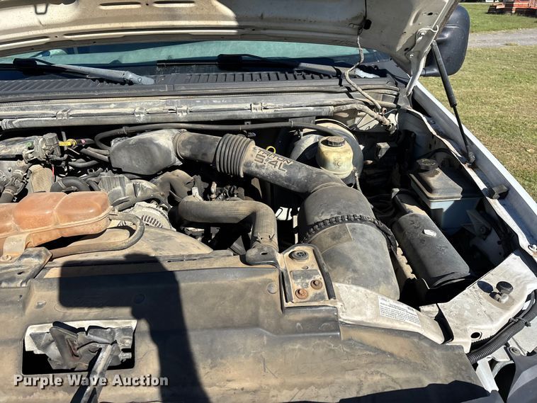 image for item EJ7683 2004 Ford F350 Super Duty XL Crew Cab pickup truck