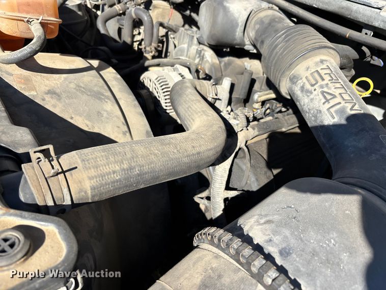 image for item EJ7683 2004 Ford F350 Super Duty XL Crew Cab pickup truck