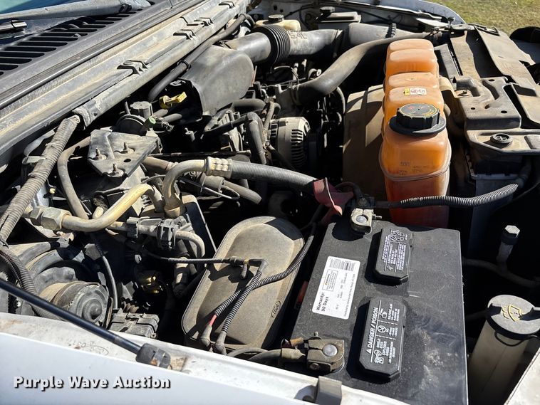 image for item EJ7683 2004 Ford F350 Super Duty XL Crew Cab pickup truck