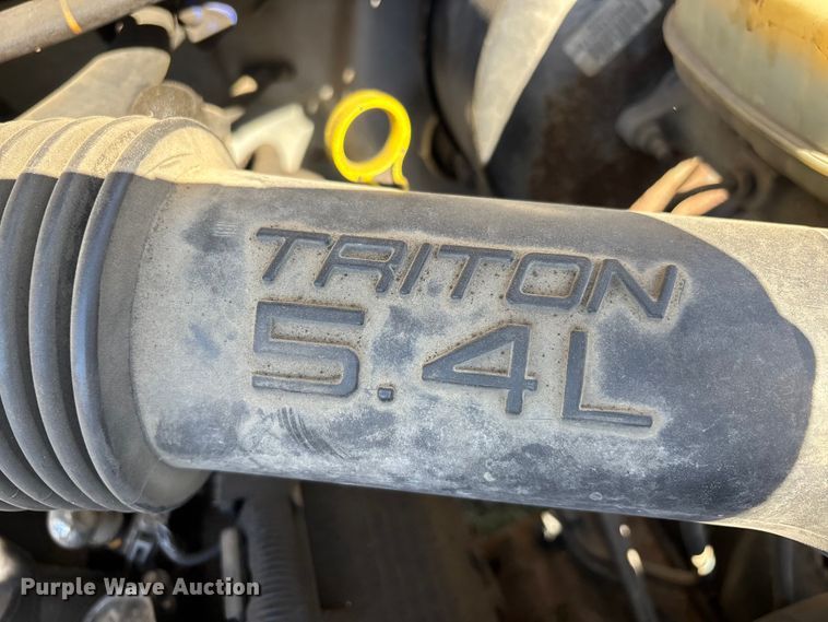 image for item EJ7683 2004 Ford F350 Super Duty XL Crew Cab pickup truck