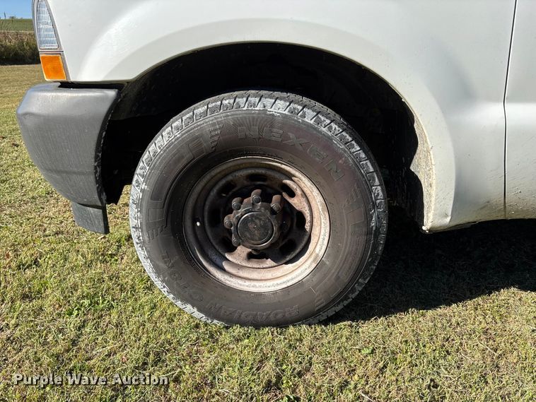 image for item EJ7683 2004 Ford F350 Super Duty XL Crew Cab pickup truck