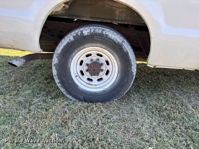 image for item EJ7683 2004 Ford F350 Super Duty XL Crew Cab pickup truck