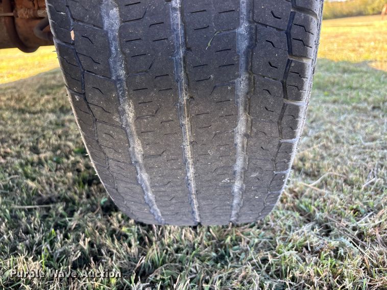 image for item EJ7683 2004 Ford F350 Super Duty XL Crew Cab pickup truck