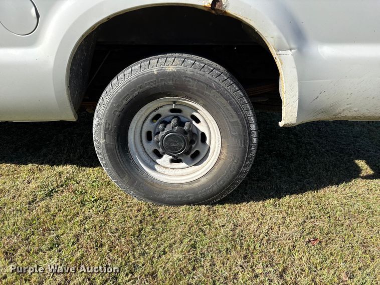 image for item EJ7683 2004 Ford F350 Super Duty XL Crew Cab pickup truck