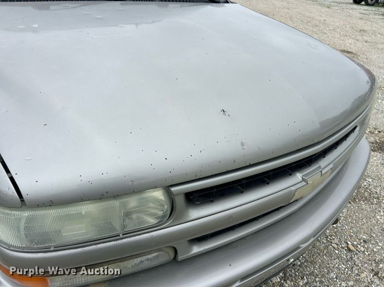 image for item EK8190 2004 Chevrolet Suburban Z71 SUV