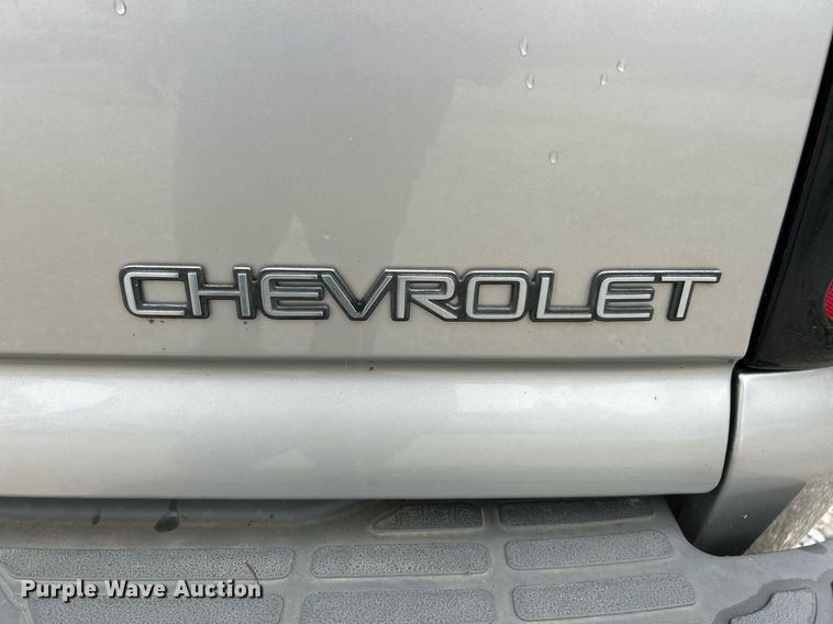 image for item EK8190 2004 Chevrolet Suburban Z71 SUV