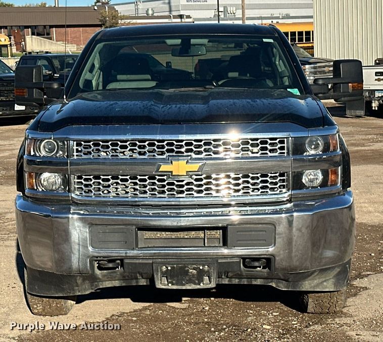image for item EL0024 2019 Chevrolet Silverado 2500HD Double Cab pickup truck