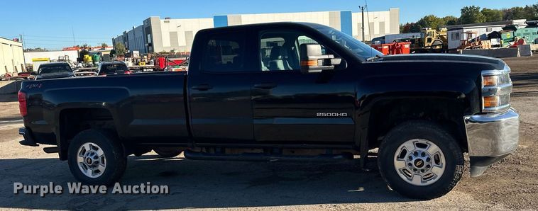image for item EL0024 2019 Chevrolet Silverado 2500HD Double Cab pickup truck