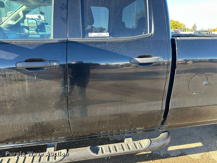 image for item EL0024 2019 Chevrolet Silverado 2500HD Double Cab pickup truck