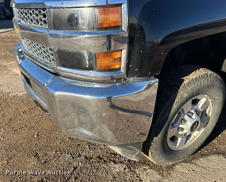 image for item EL0024 2019 Chevrolet Silverado 2500HD Double Cab pickup truck