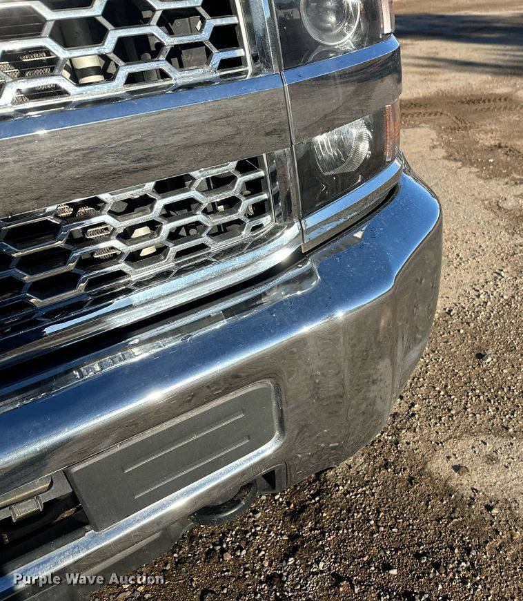 image for item EL0024 2019 Chevrolet Silverado 2500HD Double Cab pickup truck