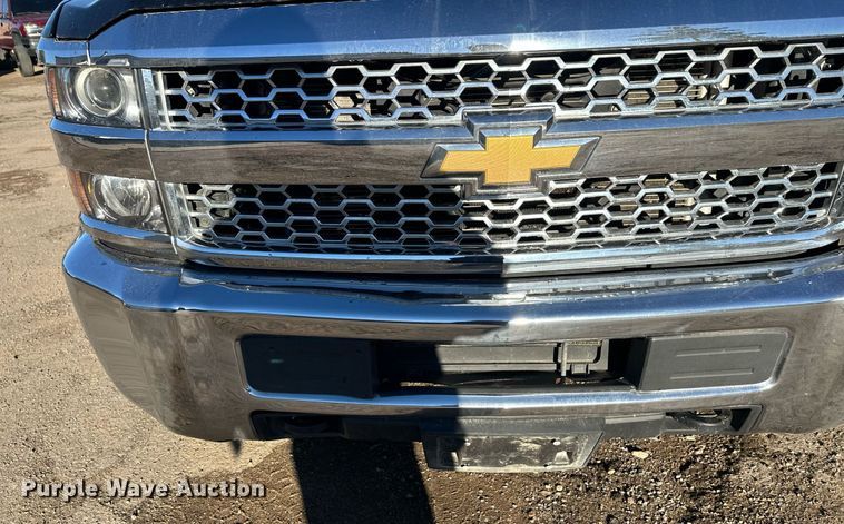 image for item EL0024 2019 Chevrolet Silverado 2500HD Double Cab pickup truck