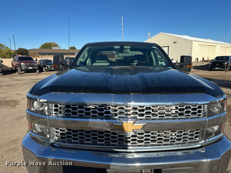 image for item EL0024 2019 Chevrolet Silverado 2500HD Double Cab pickup truck