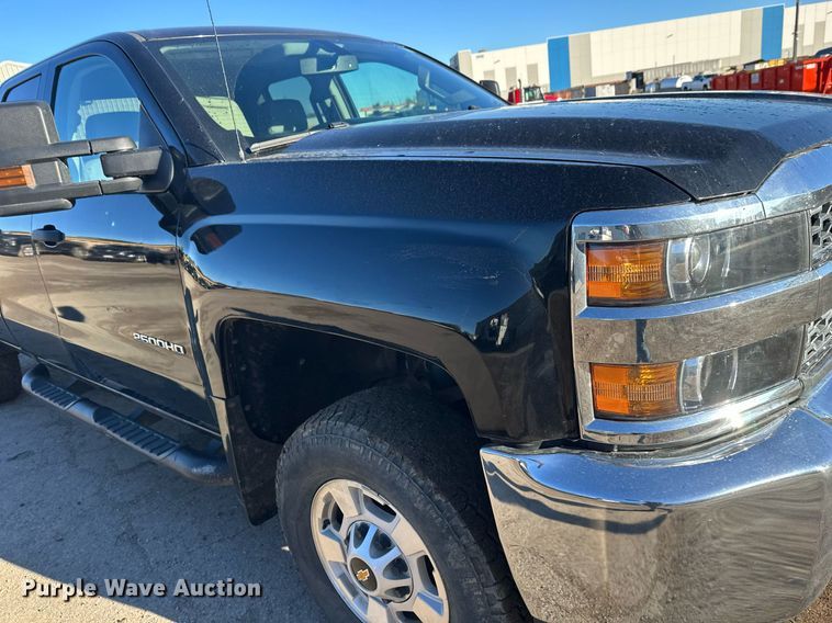 image for item EL0024 2019 Chevrolet Silverado 2500HD Double Cab pickup truck