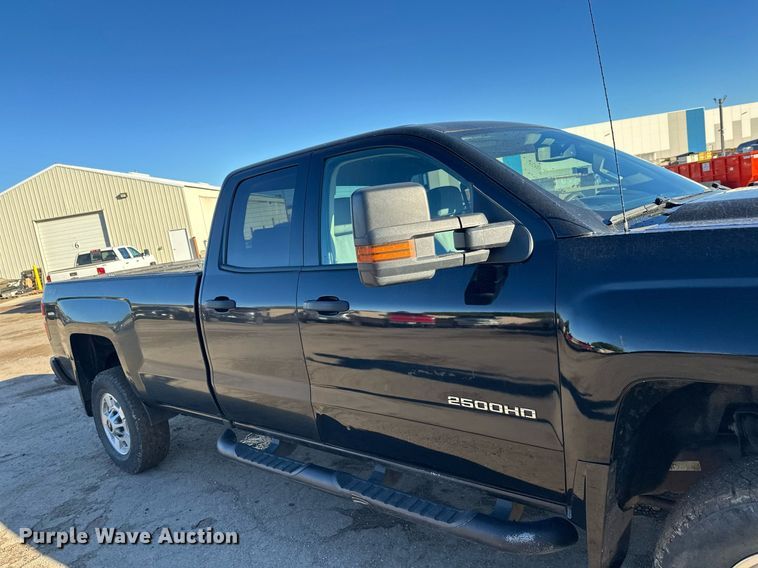 image for item EL0024 2019 Chevrolet Silverado 2500HD Double Cab pickup truck